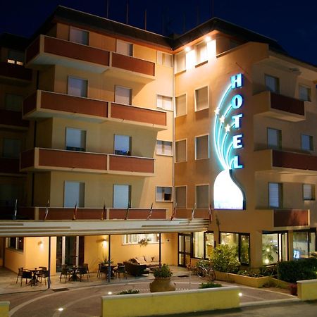 Hotel Il Delfino Сан Винченцо Екстериор снимка