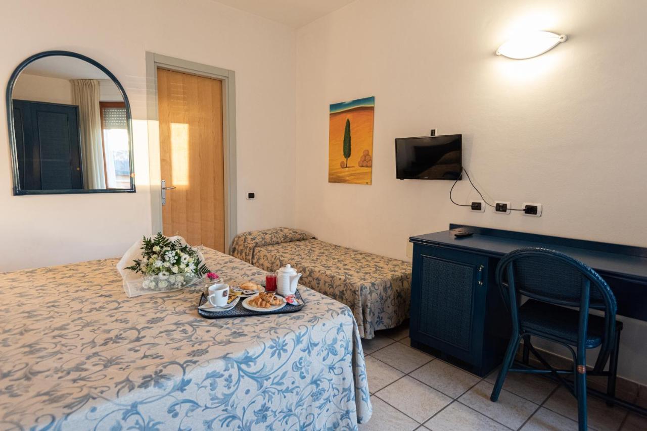 Hotel Il Delfino Сан Винченцо Екстериор снимка