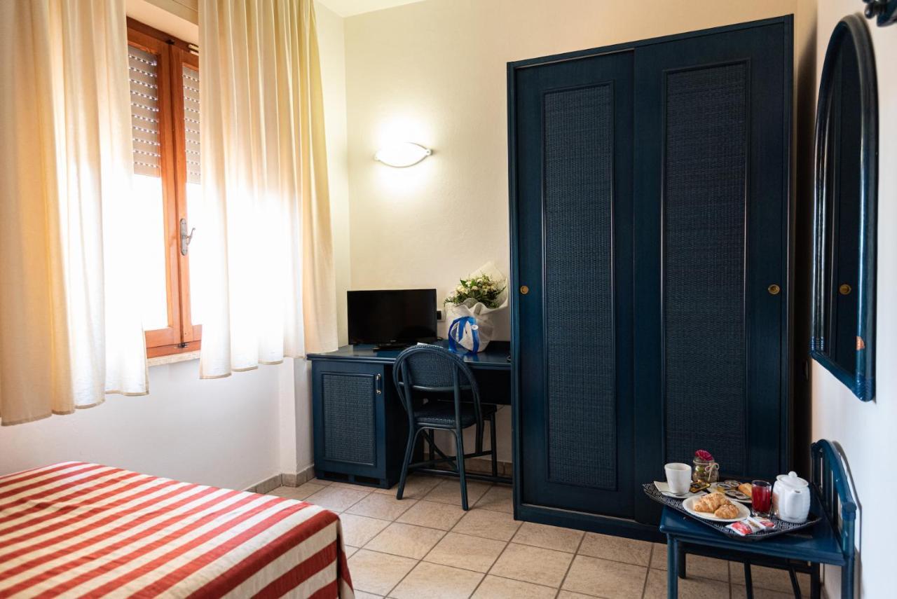 Hotel Il Delfino Сан Винченцо Екстериор снимка