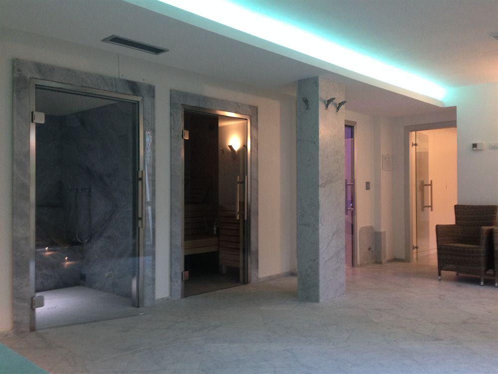 Hotel Il Delfino Сан Винченцо Екстериор снимка
