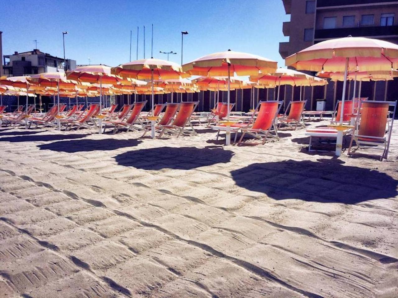 Hotel Il Delfino Сан Винченцо Екстериор снимка