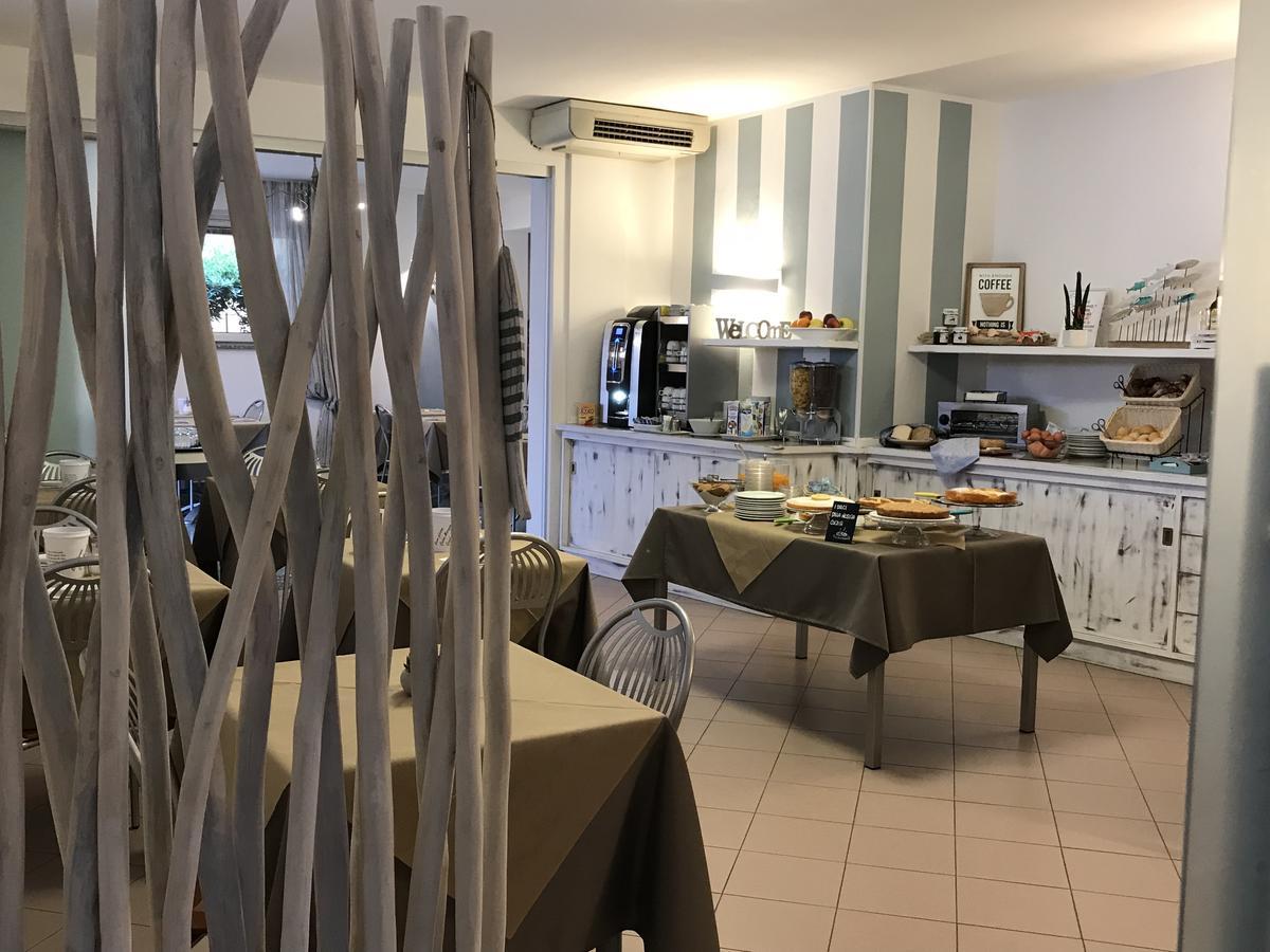 Hotel Il Delfino Сан Винченцо Екстериор снимка