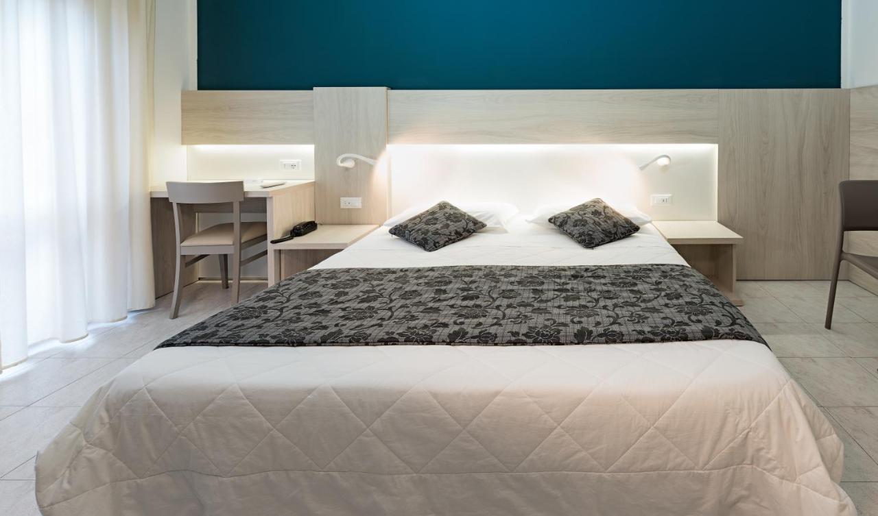 Hotel Il Delfino Сан Винченцо Екстериор снимка