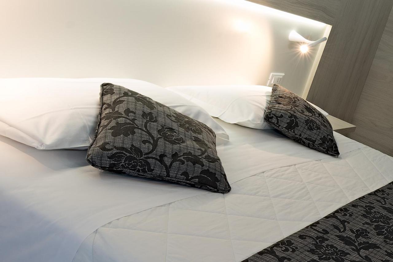 Hotel Il Delfino Сан Винченцо Екстериор снимка